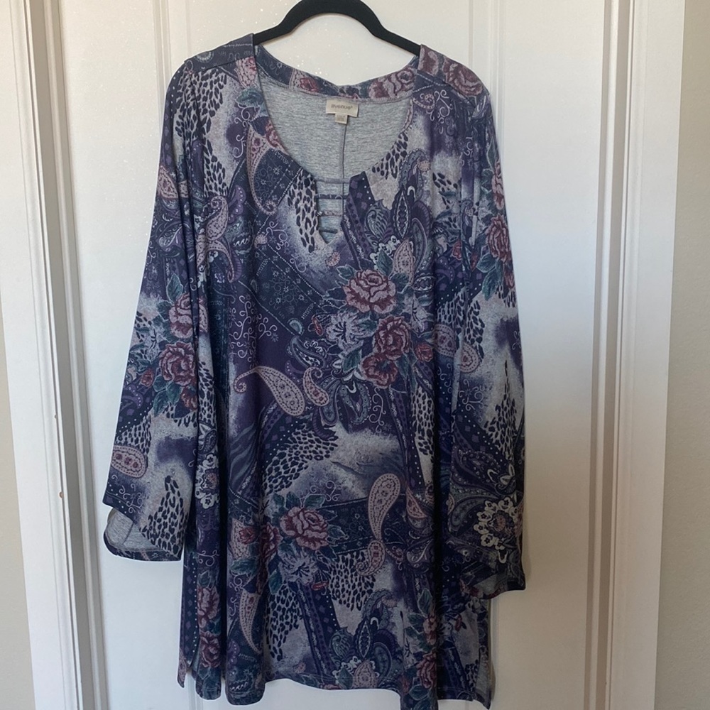 Avenue Plus Size 22/24 Paisley Flared Sleeve Crew Neck Tunic Top
